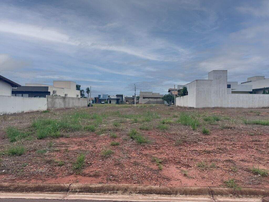 Terreno à venda no Jardim Moçambique: 