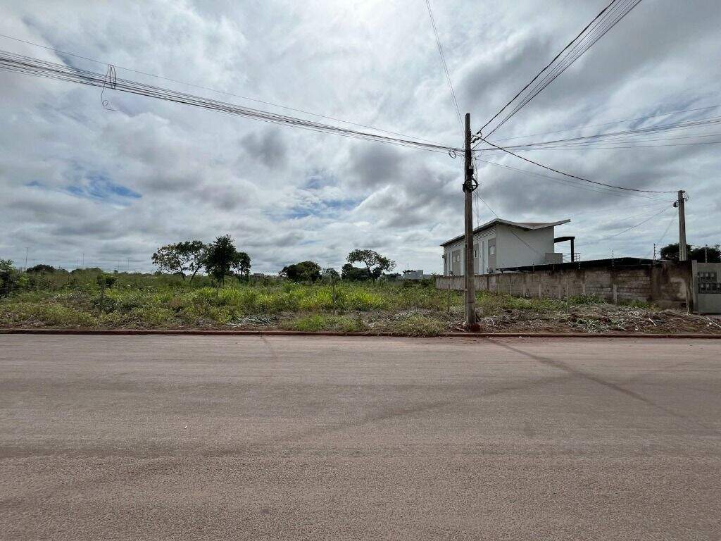 Terreno à venda no Jardim Dourados: 