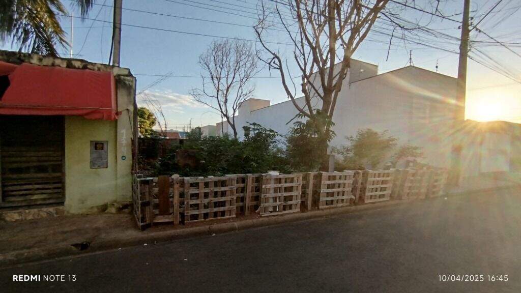 Terreno à venda no Jardim Paranapunga: 