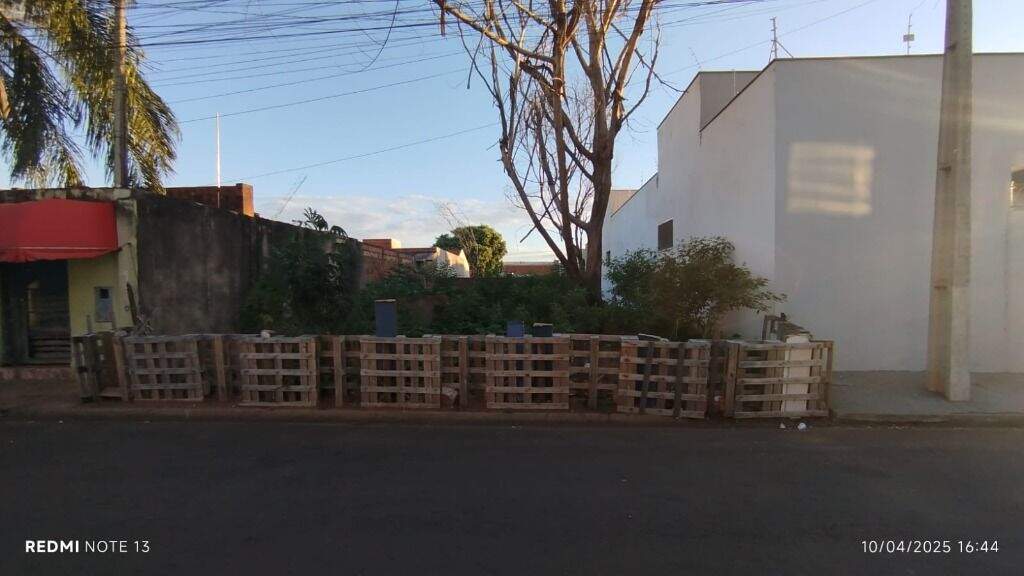 Terreno à venda no Jardim Paranapunga: 