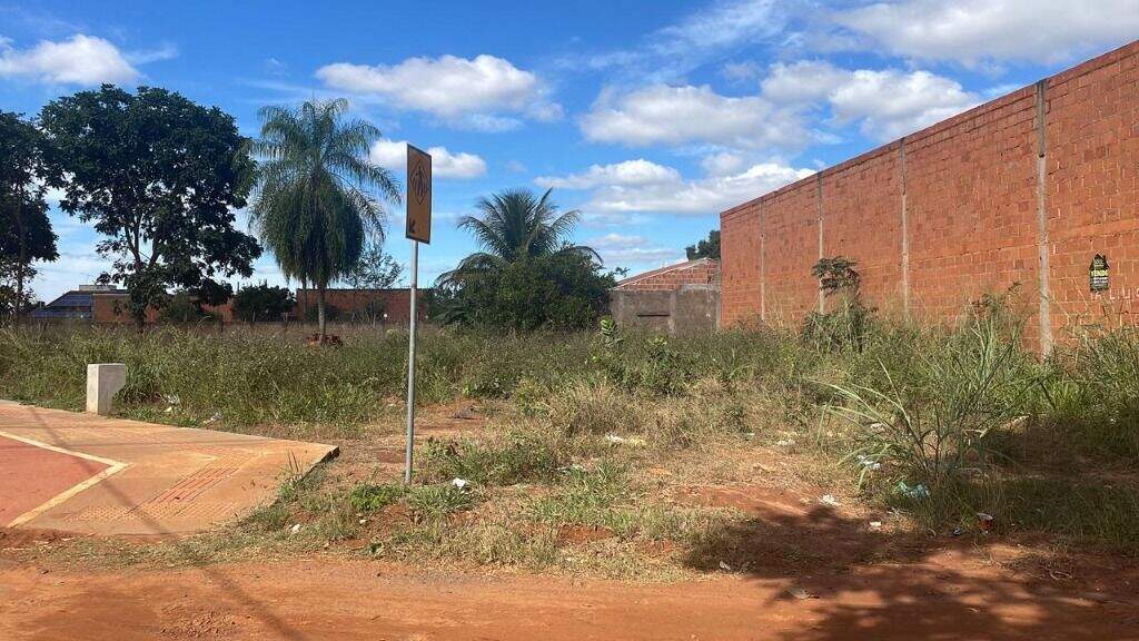 Terreno à venda no Jardim Samambaia: 