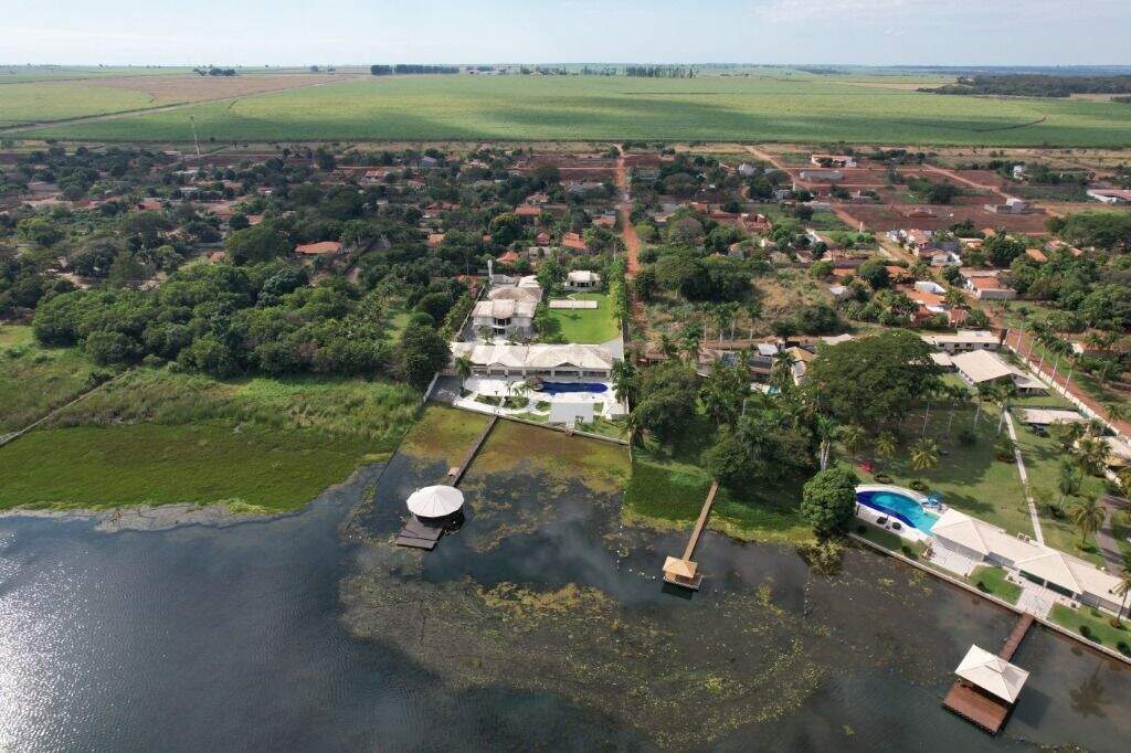 Terreno à venda no Residencial Portal do Lago: 