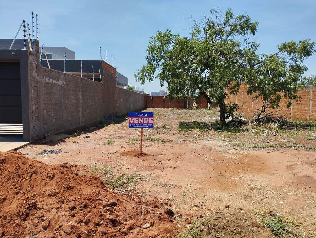 Terreno à venda no Ipê: 