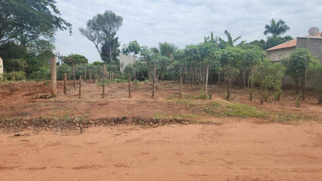 Terreno à venda no Residencial Portal do Lago: 