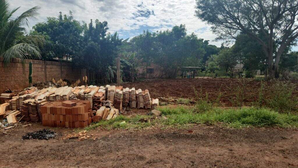 Terreno à venda no Residencial Portal do Lago: 
