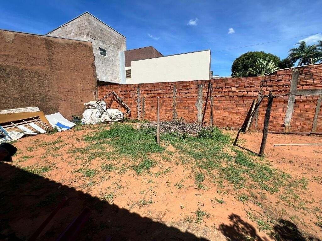 Terreno à venda no Jardim Novo Aeroporto: 