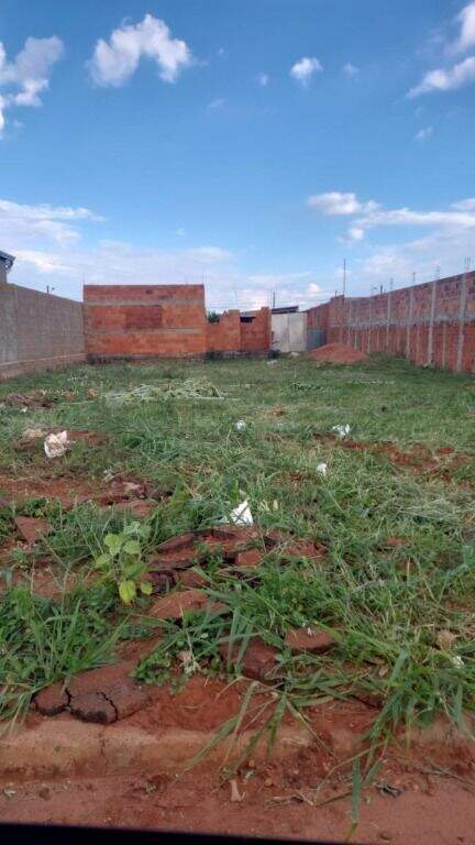 Terreno à venda no Residencial Orestes Prata Tibery: 