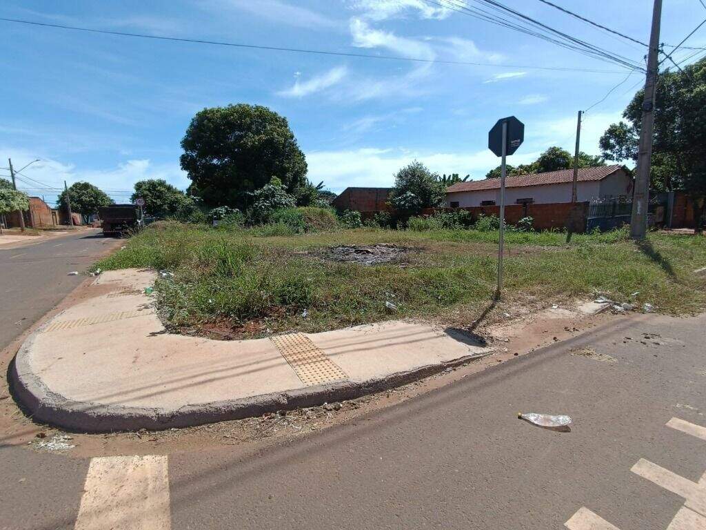 Terreno à venda no Jardim Das Violetas: 