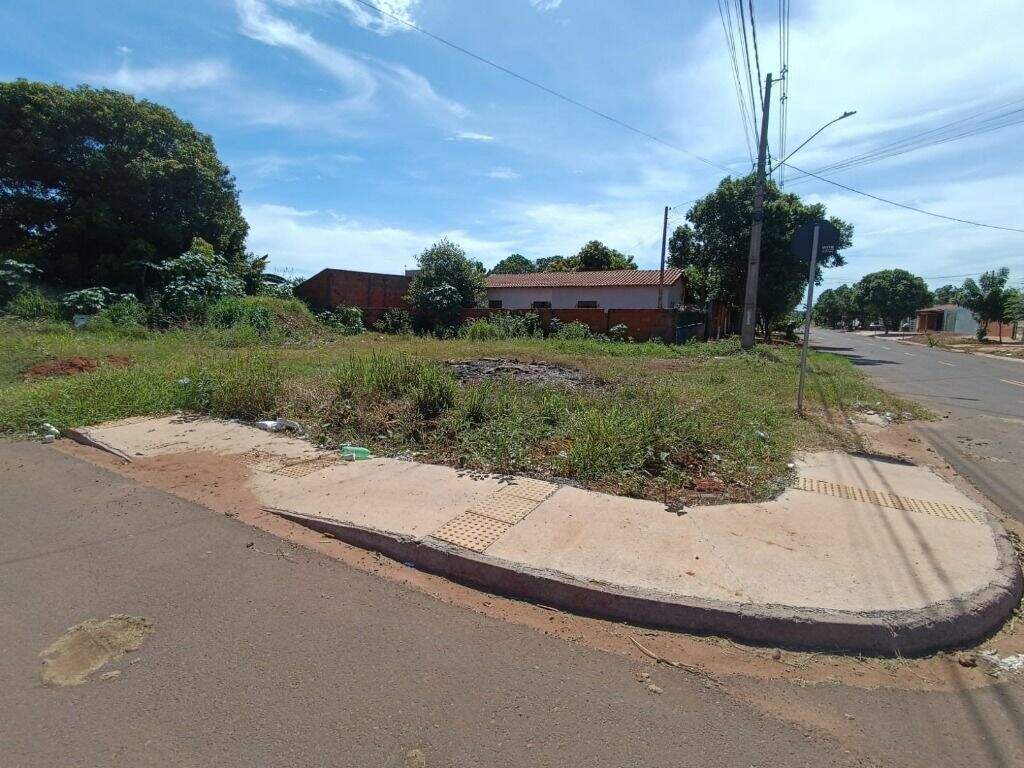 Terreno à venda no Jardim Das Violetas: 