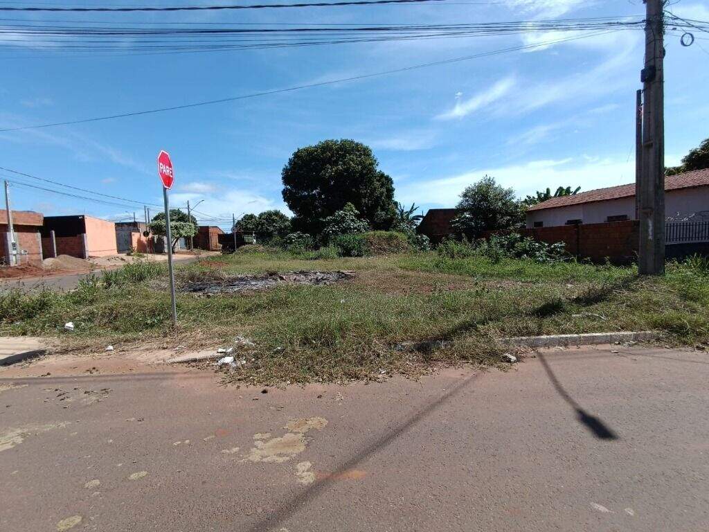 Terreno à venda no Jardim Das Violetas: 