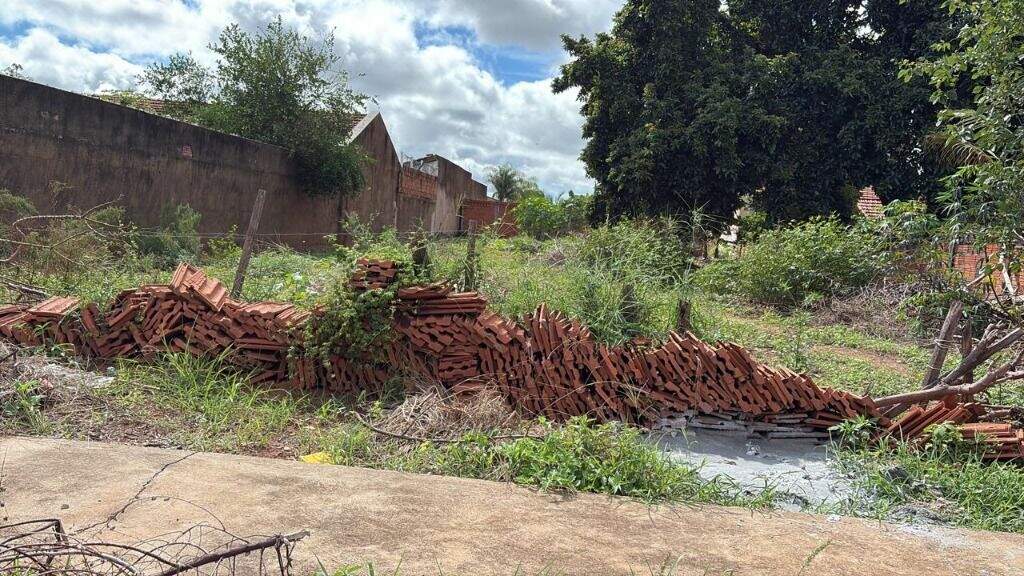 Terreno à venda no Vila Guanabara: 