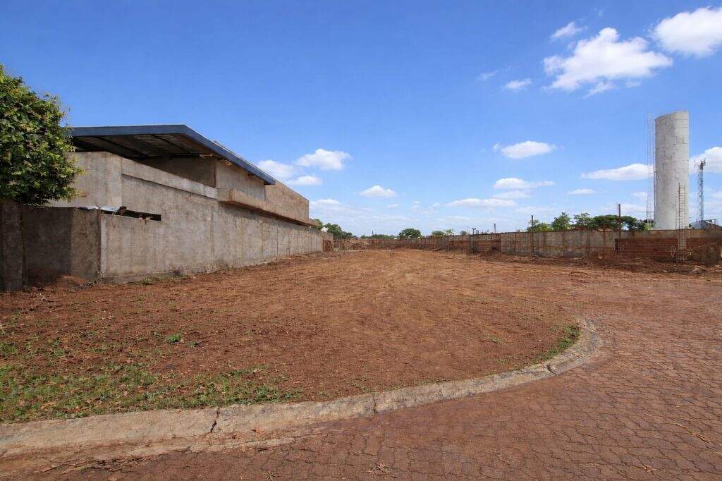 Terreno à venda no Village do Lago: 