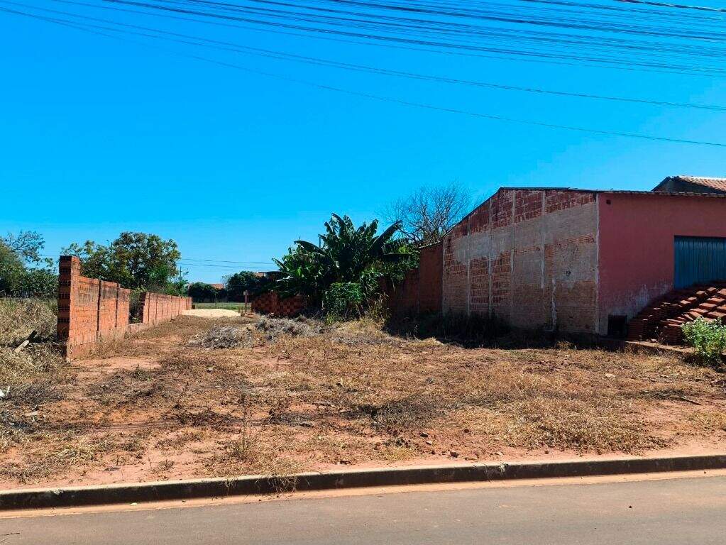 Terreno à venda no Jardim Flamboyant: 