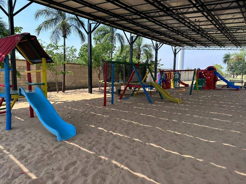 Terreno à venda no Village do Lago: 