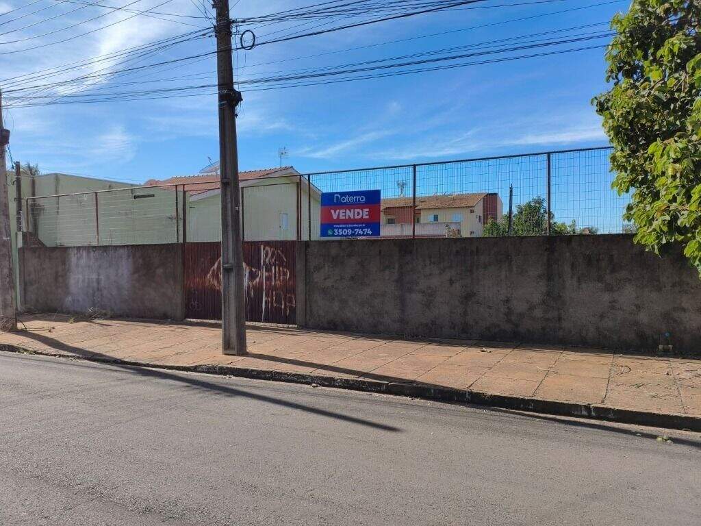 Terreno à venda no Jardim Cangalha: 