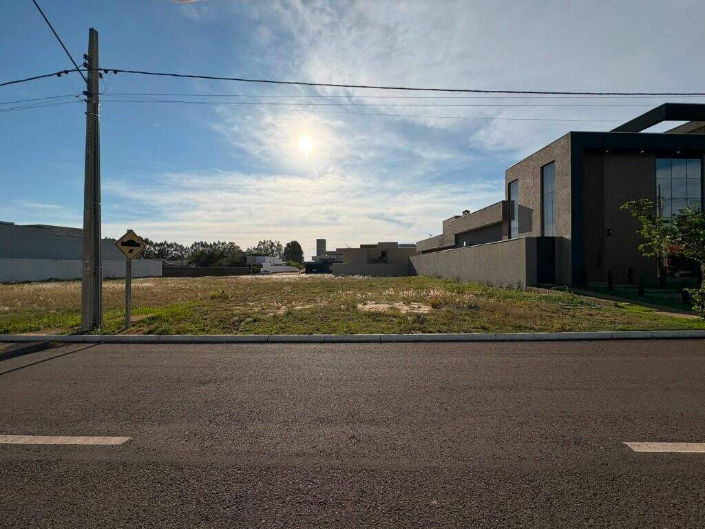 Terreno à venda no Condomínio Villa Dumont: 