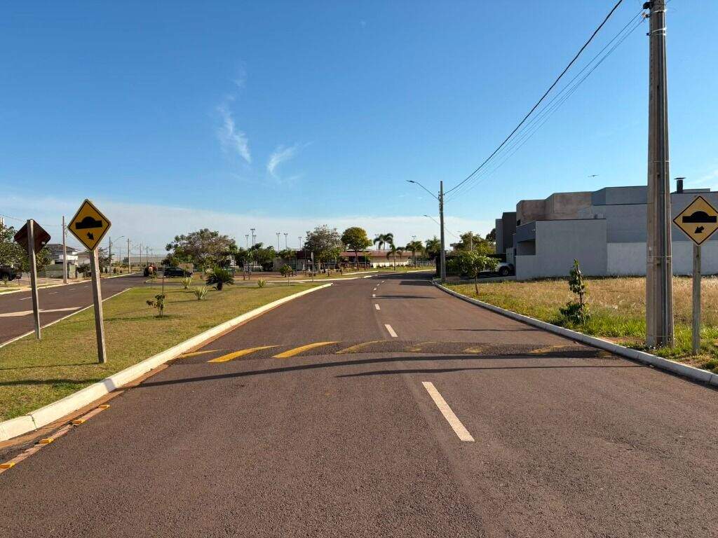 Terreno à venda no Condomínio Villa Dumont: 