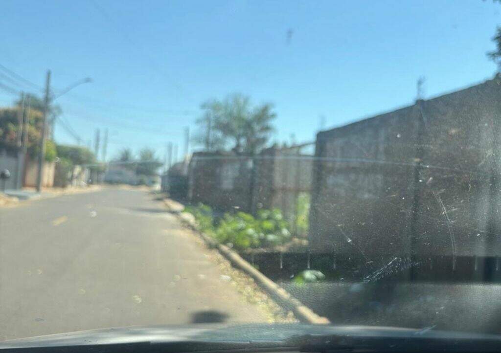 Terreno à venda no Jardim Oiti: 