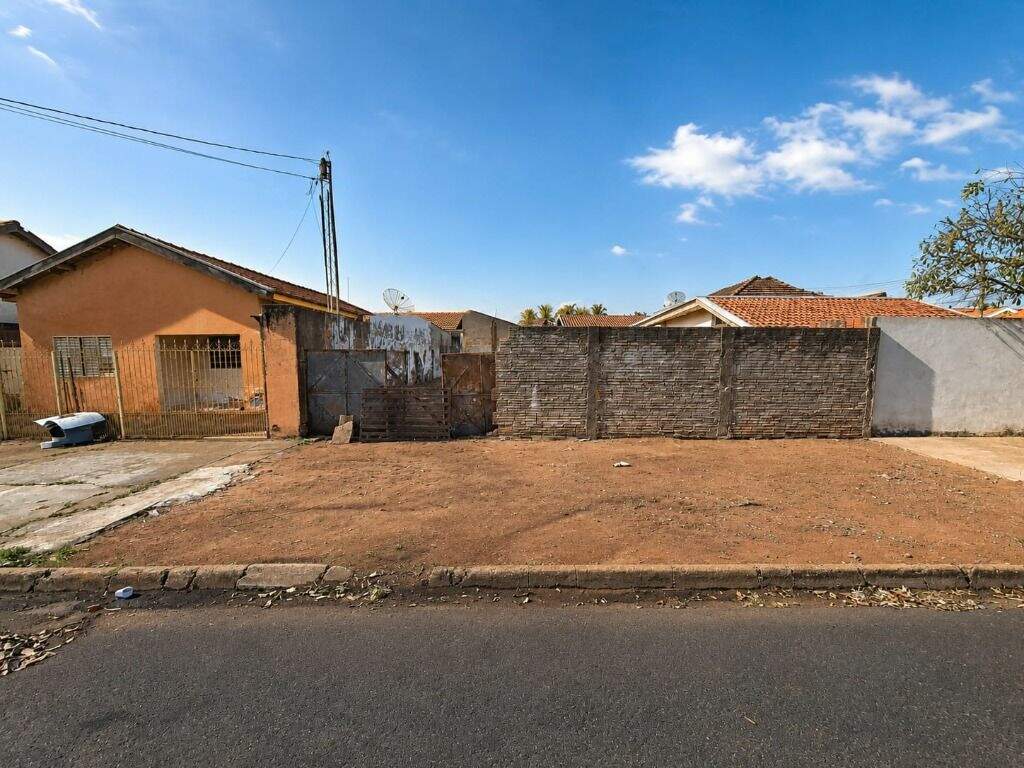 Terreno à venda no Jardim Primaveril: 