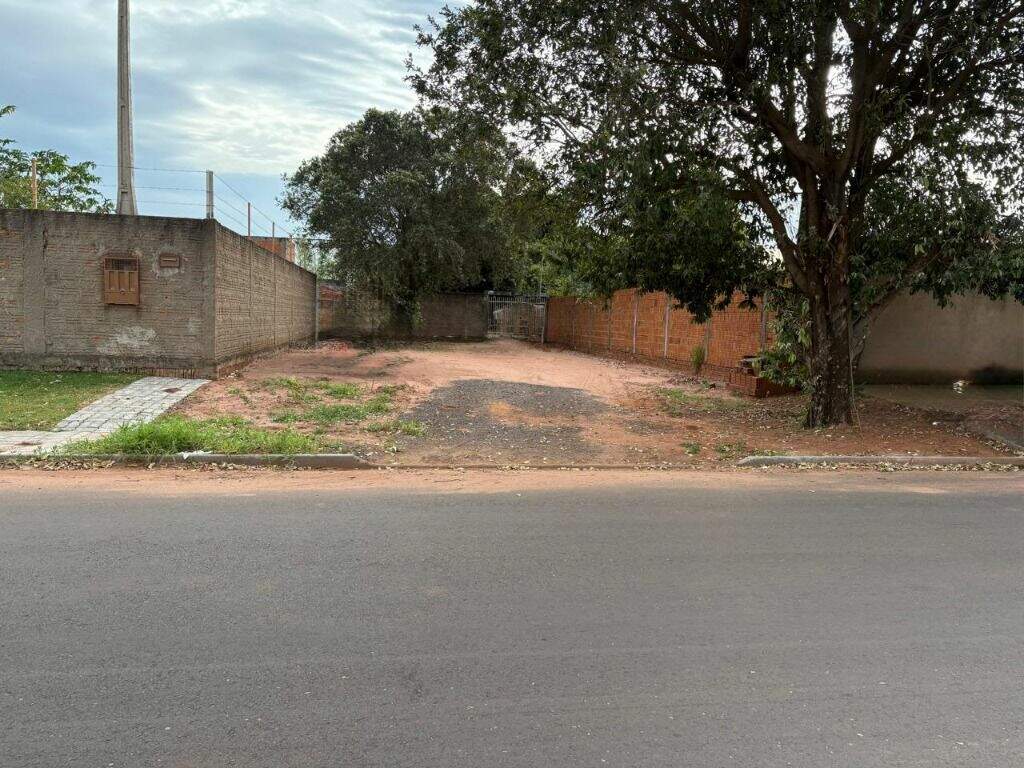 Terreno à venda no Jardim Cangalha: 