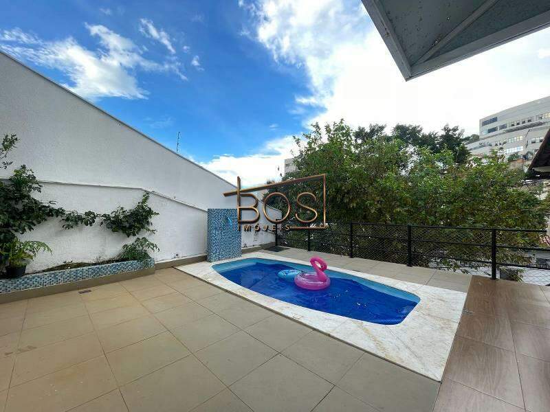 Casa, 5 quartos, 325 m² - Foto 1