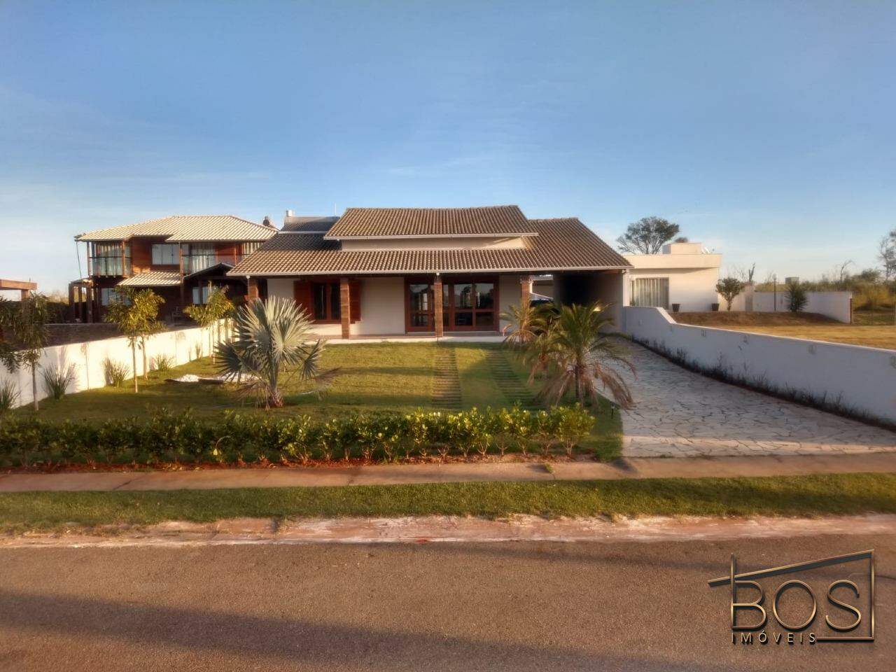 Casa, 3 quartos, 278 m² - Foto 1