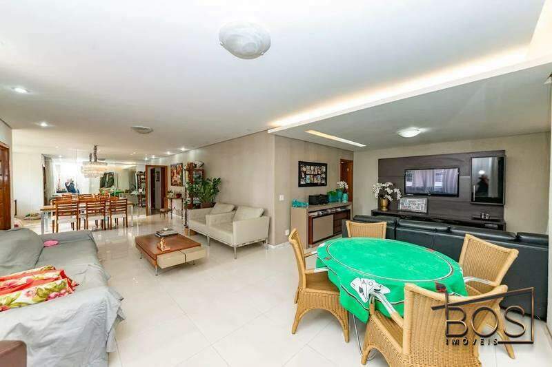 Casa, 4 quartos, 267 m² - Foto 1