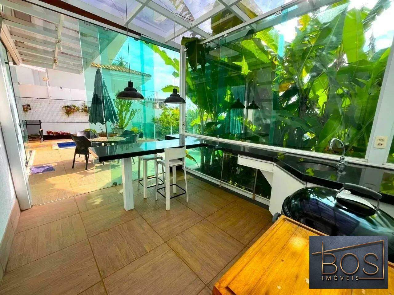 Casa, 3 quartos, 250 m² - Foto 1