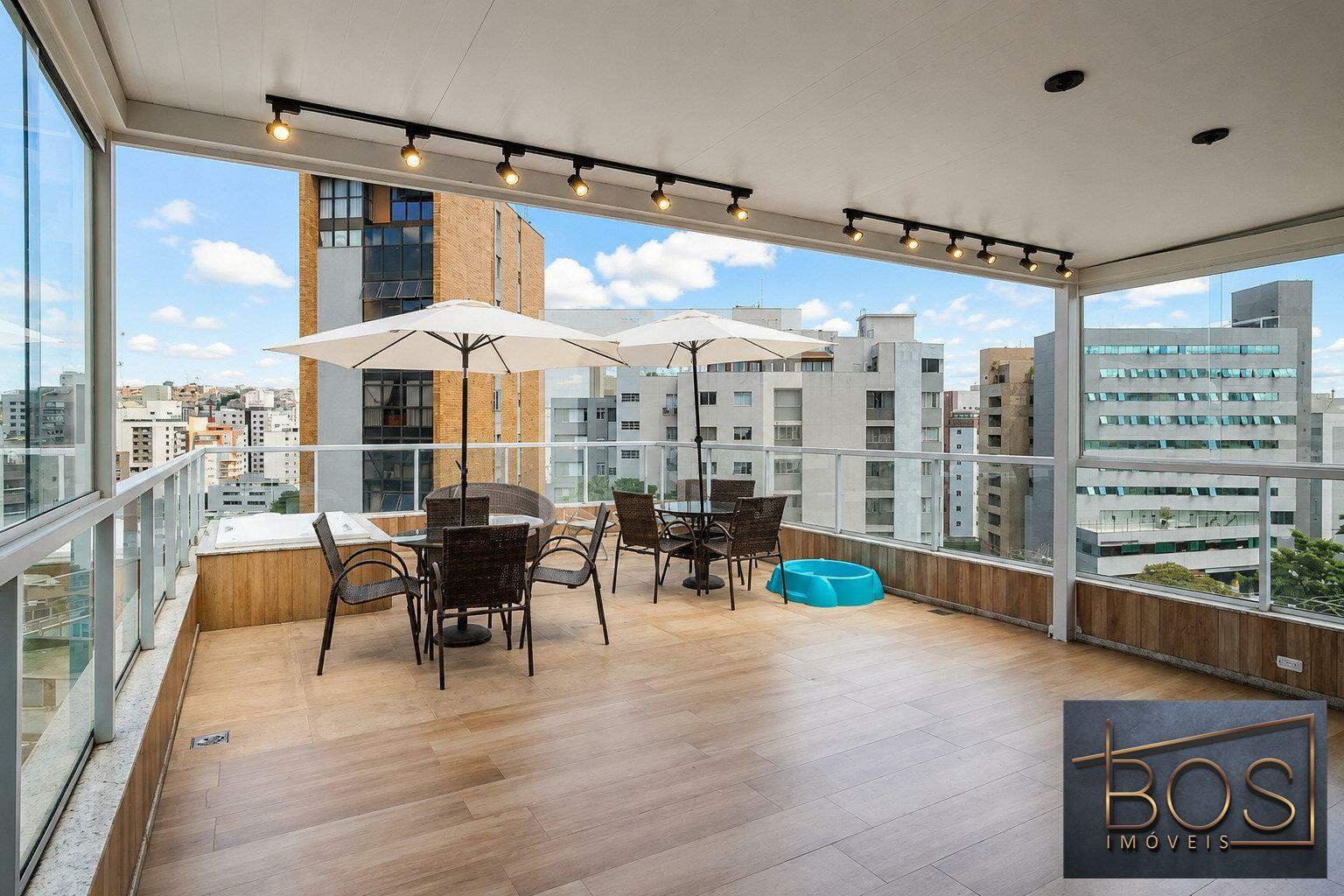 Cobertura, 3 quartos, 216 m² - Foto 2