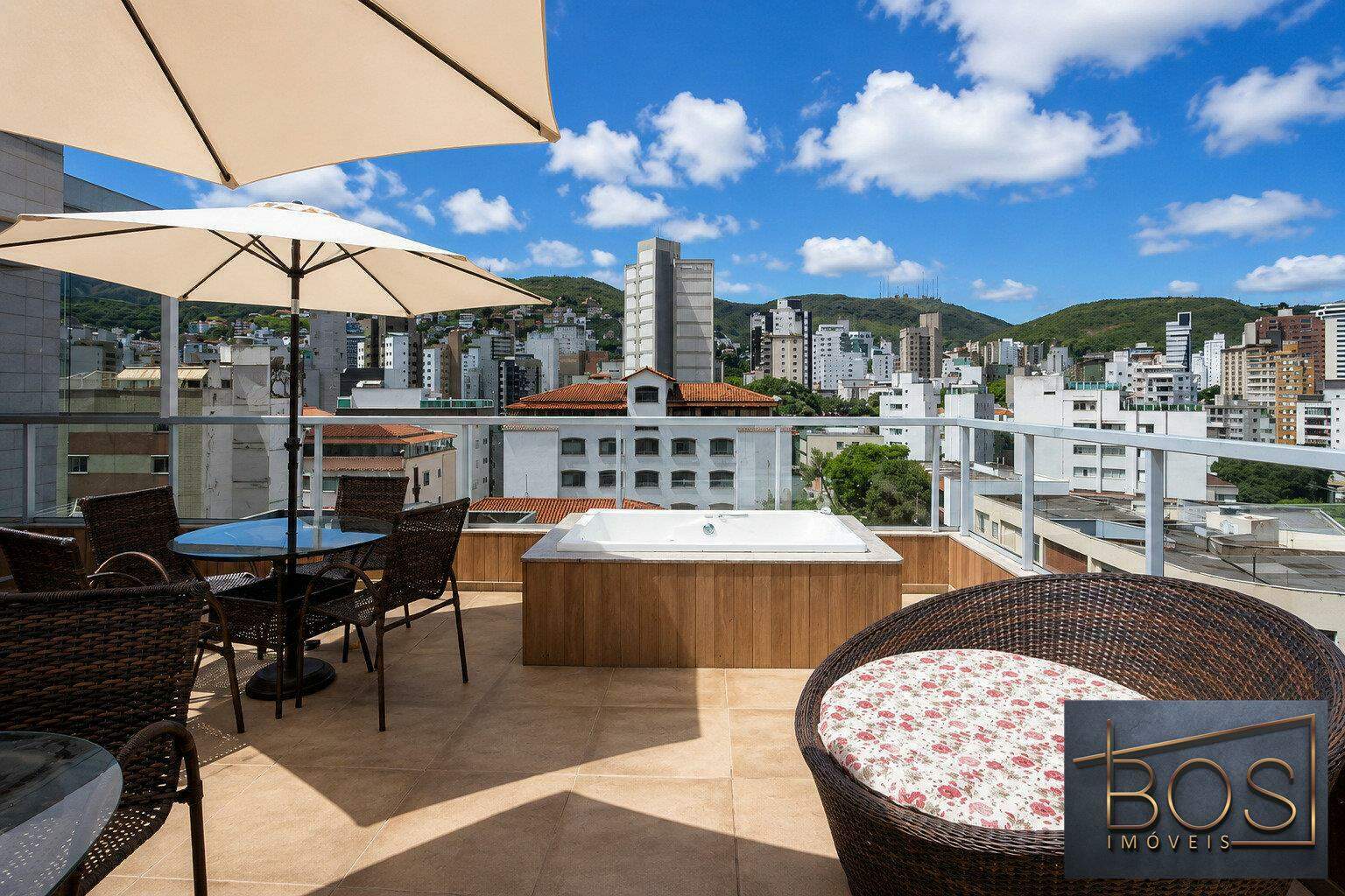 Cobertura, 3 quartos, 216 m² - Foto 1