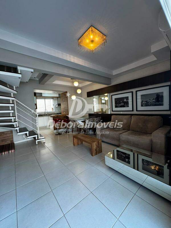 Triplex à venda no Costeira: 