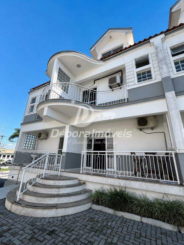 Triplex à venda no Costeira: 