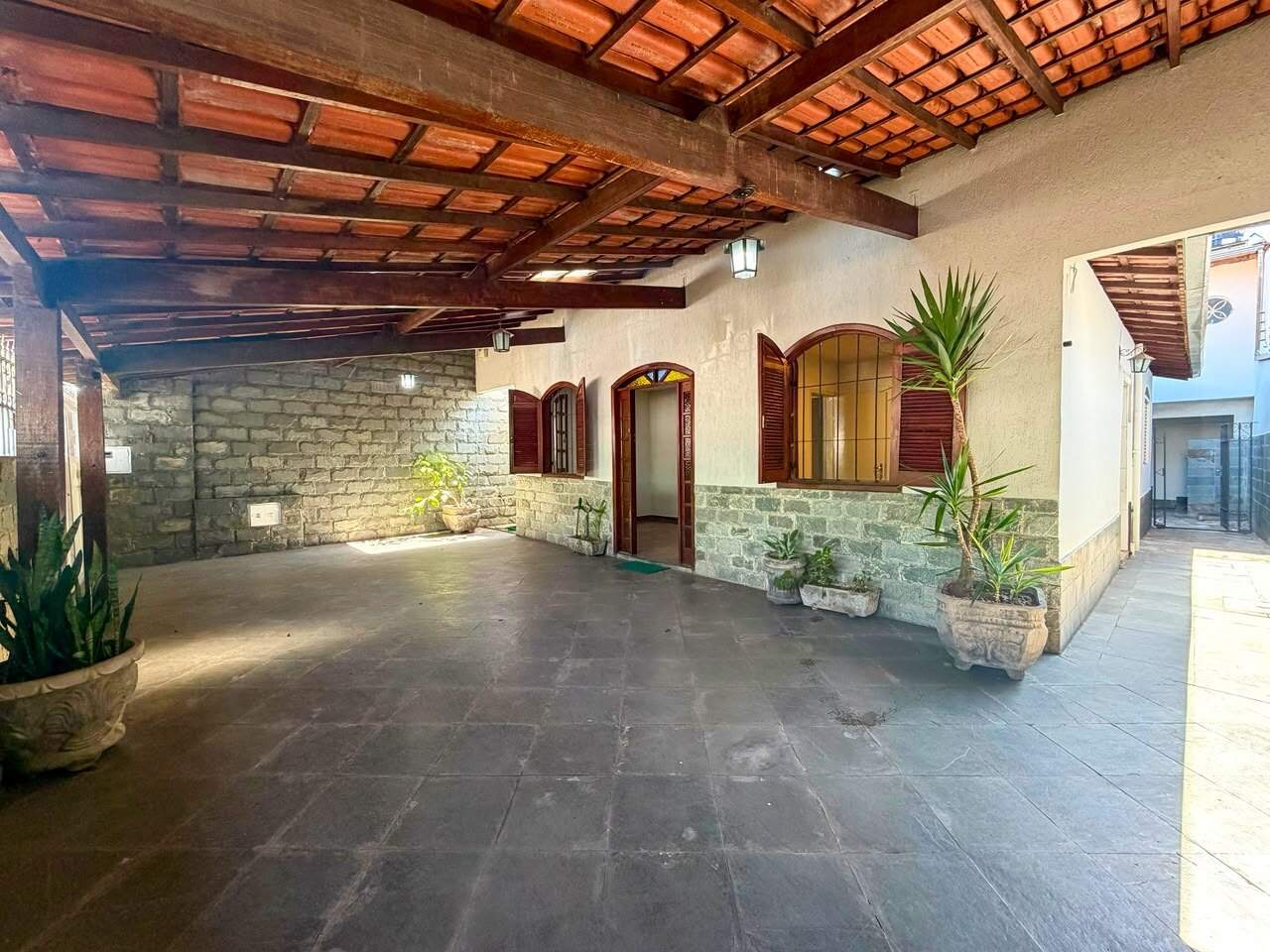 Casa à venda no Serrano: 