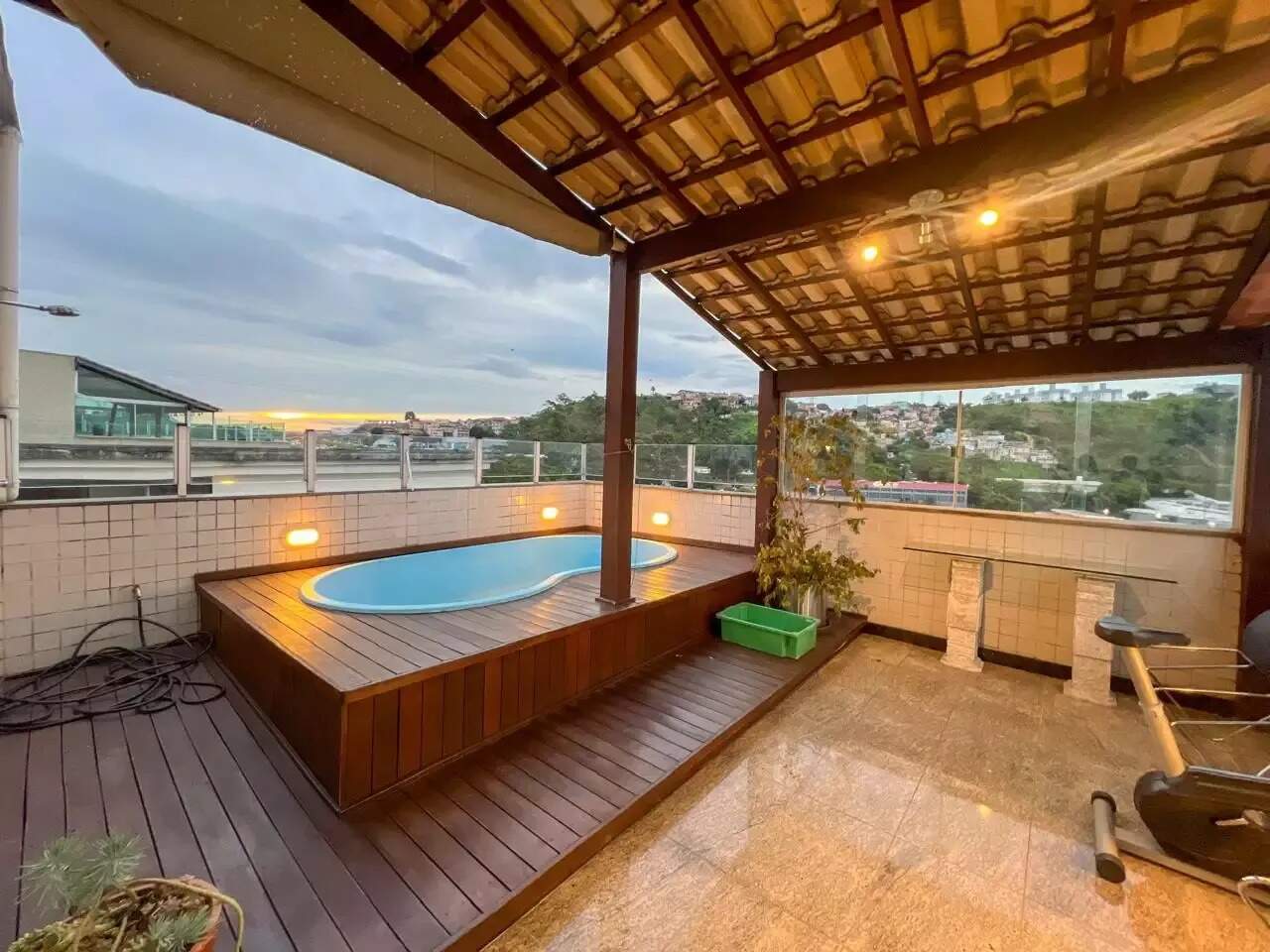 Cobertura à venda no CaiçaraAdelaide: 