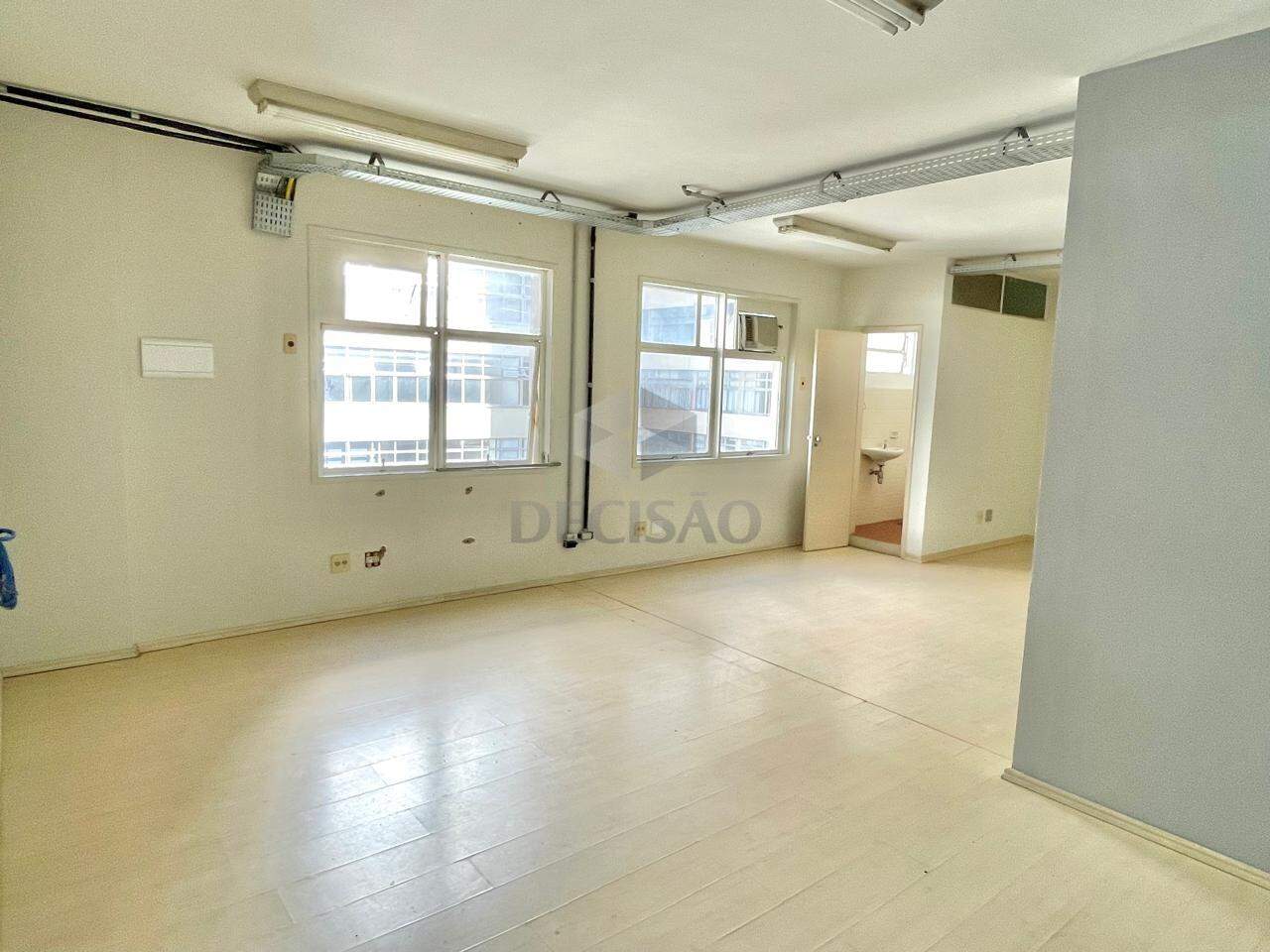 Sala à venda no Centro: 