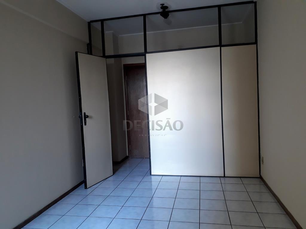 Sala à venda no Lourdes: 