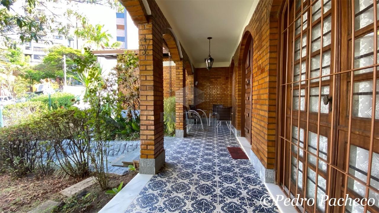 Casa à venda no Sion: 