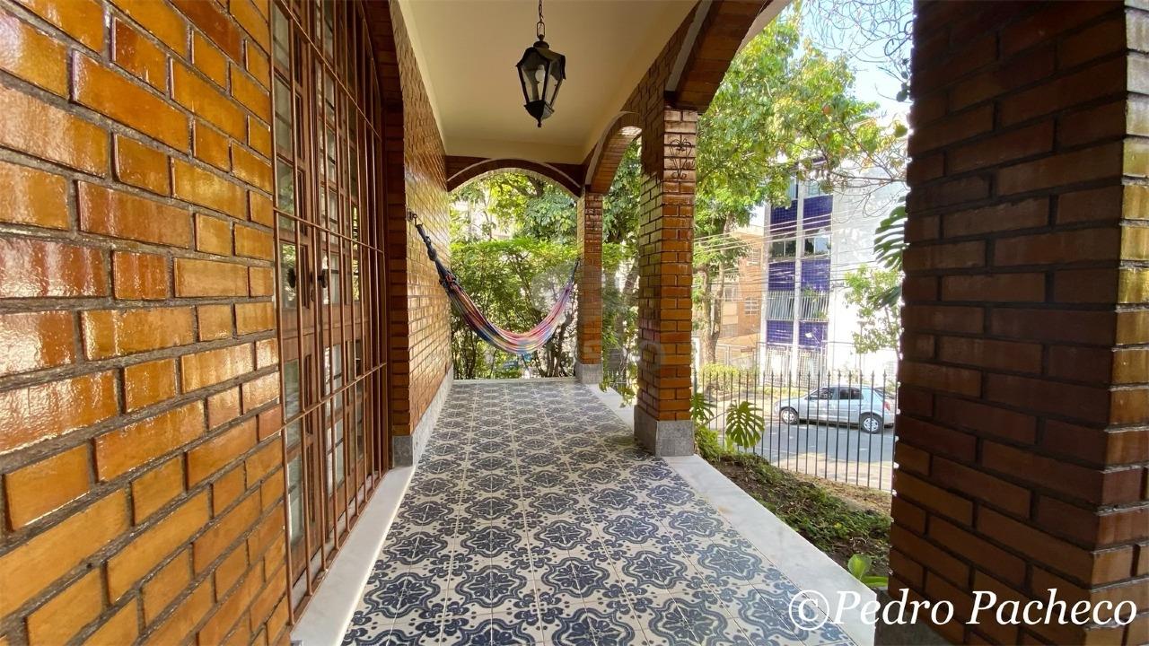 Casa à venda no Sion: 