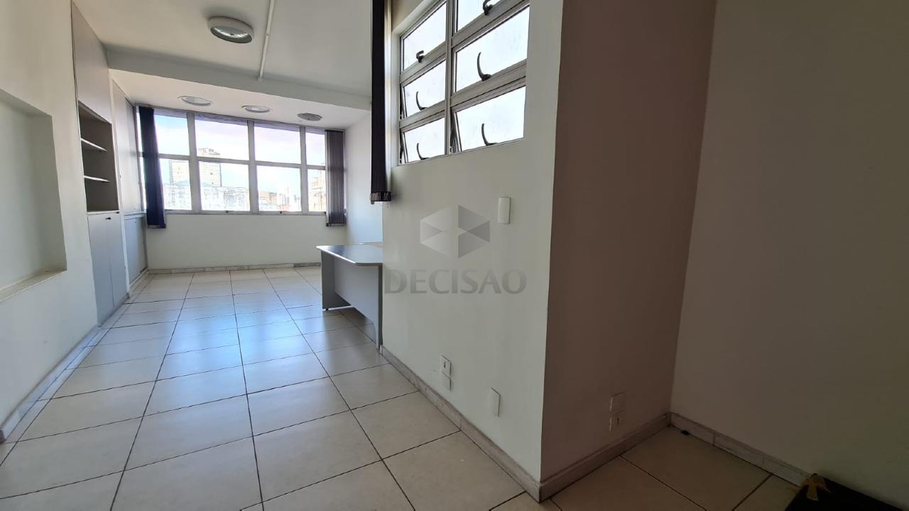 Andar corrido à venda no Centro: 