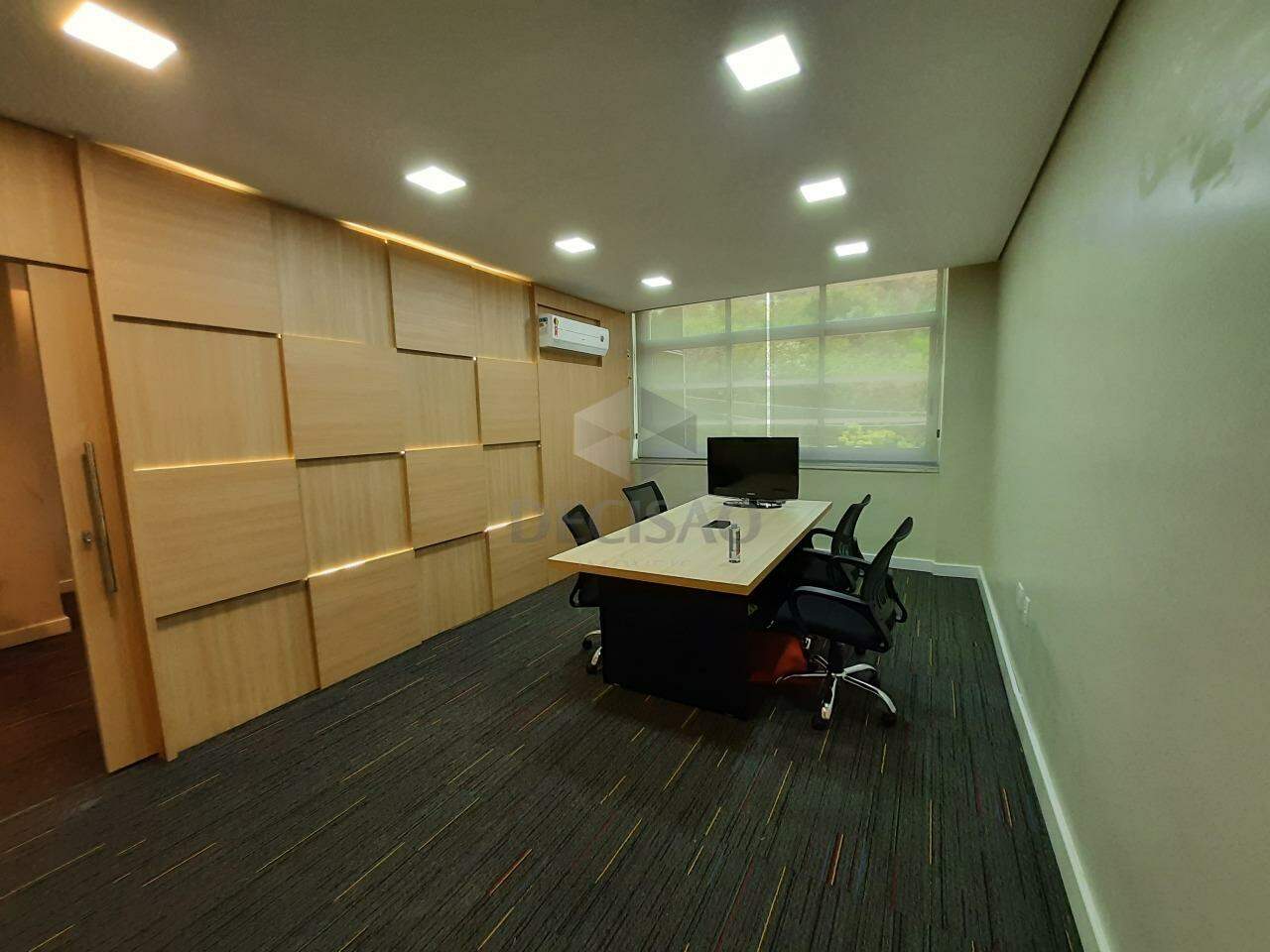 Sala à venda no Santa Lucia: 