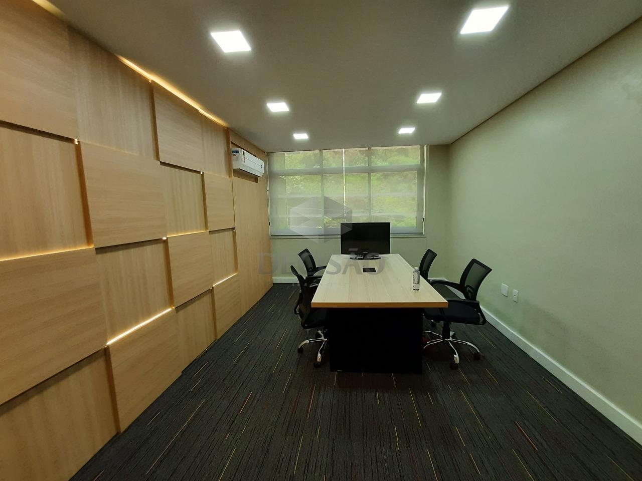 Sala à venda no Santa Lucia: 