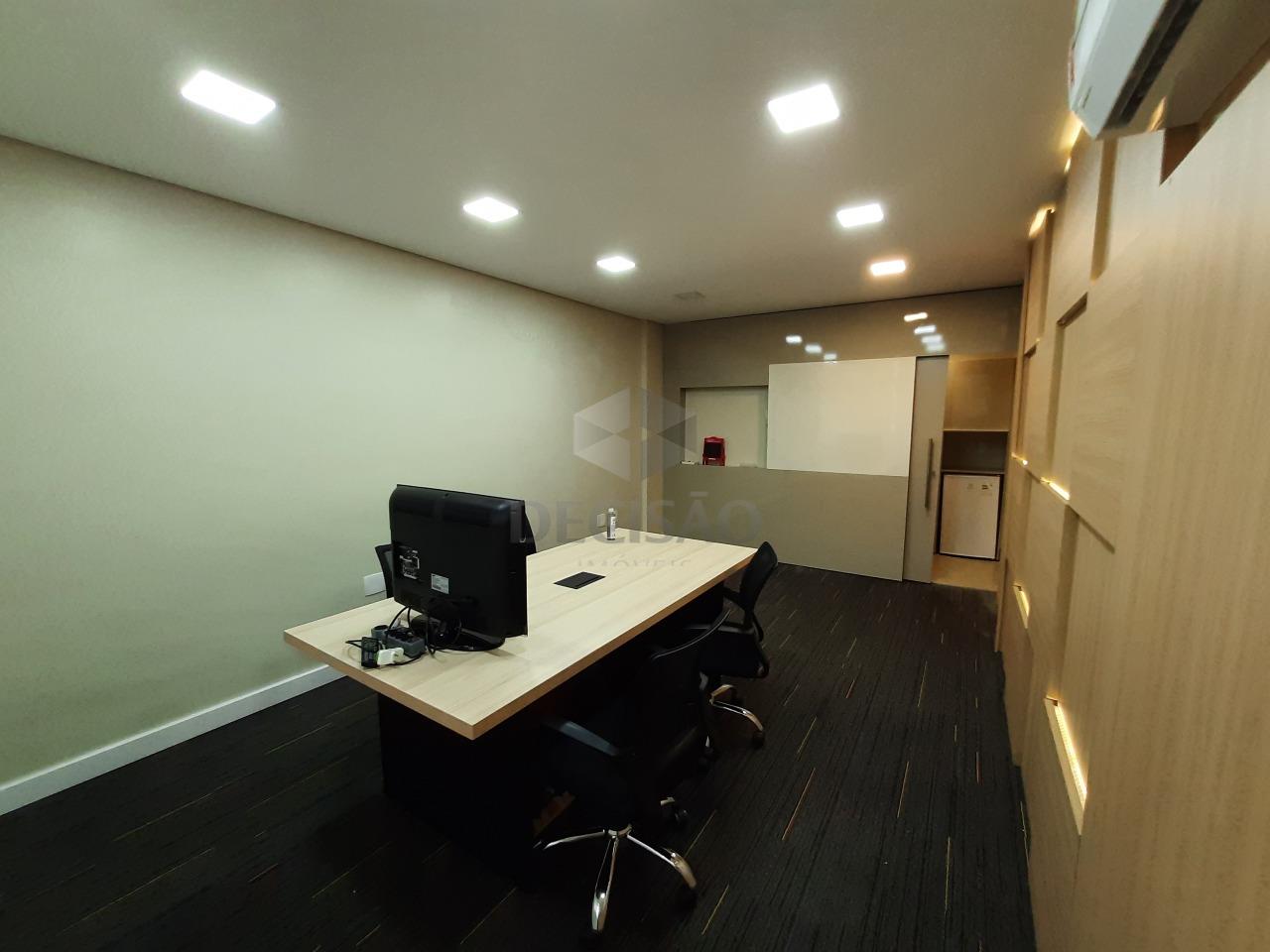 Sala à venda no Santa Lucia: 