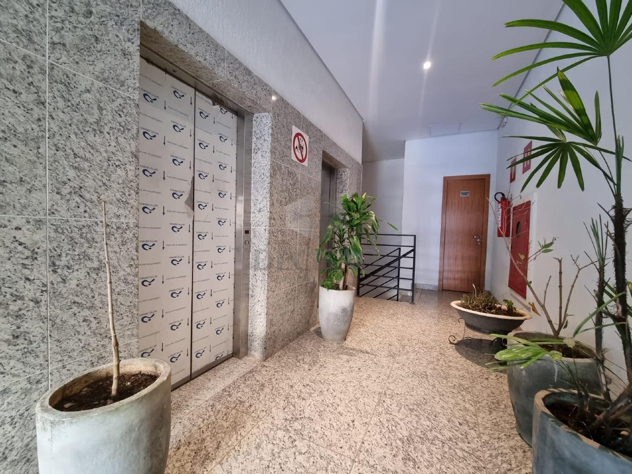 Sala à venda no Santa Lucia: 