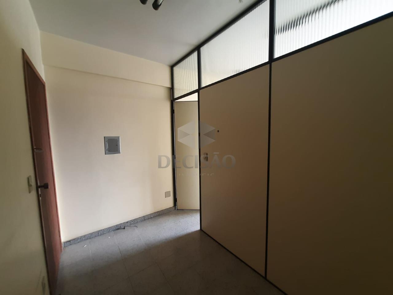 Sala à venda no Lourdes: 