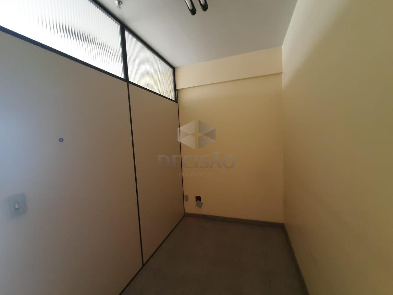 Sala à venda no Lourdes: 