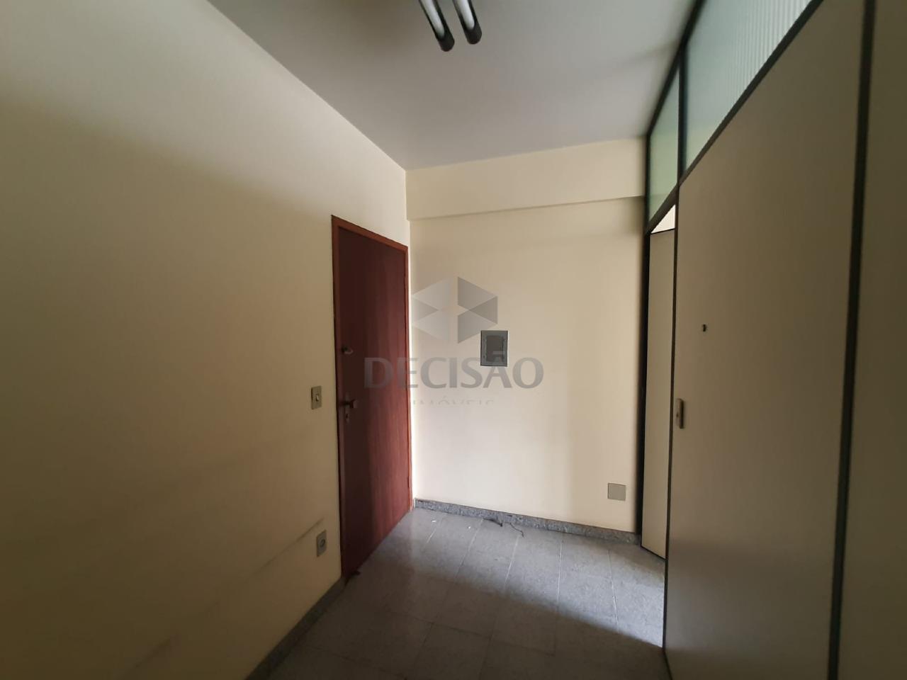 Sala à venda no Lourdes: 