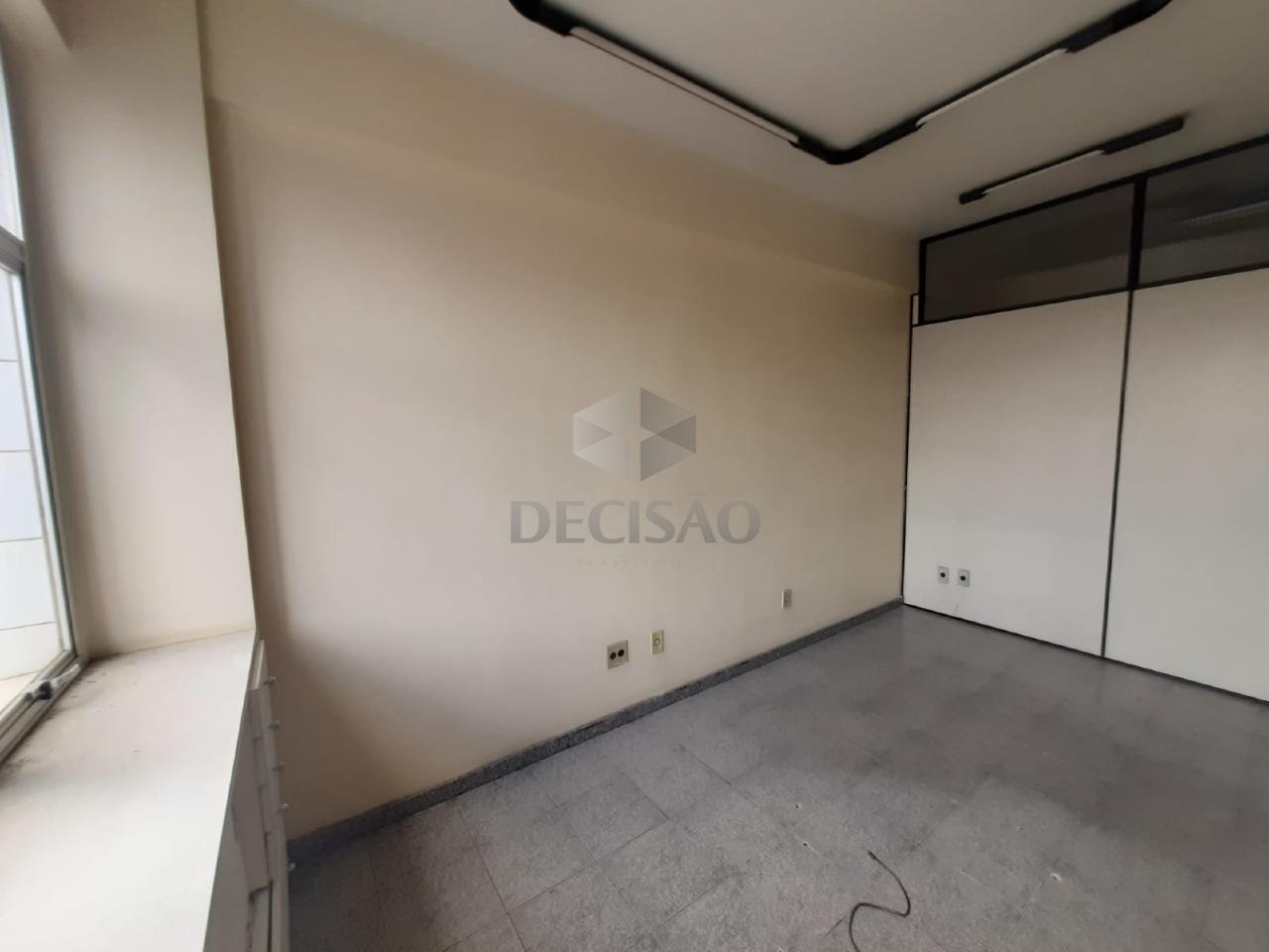 Sala à venda no Lourdes: 