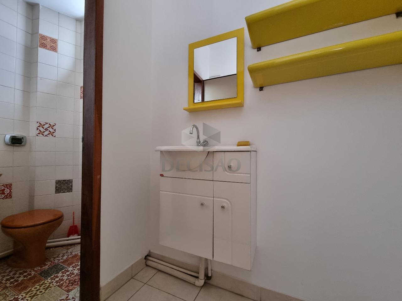 Sala à venda no Lourdes: 