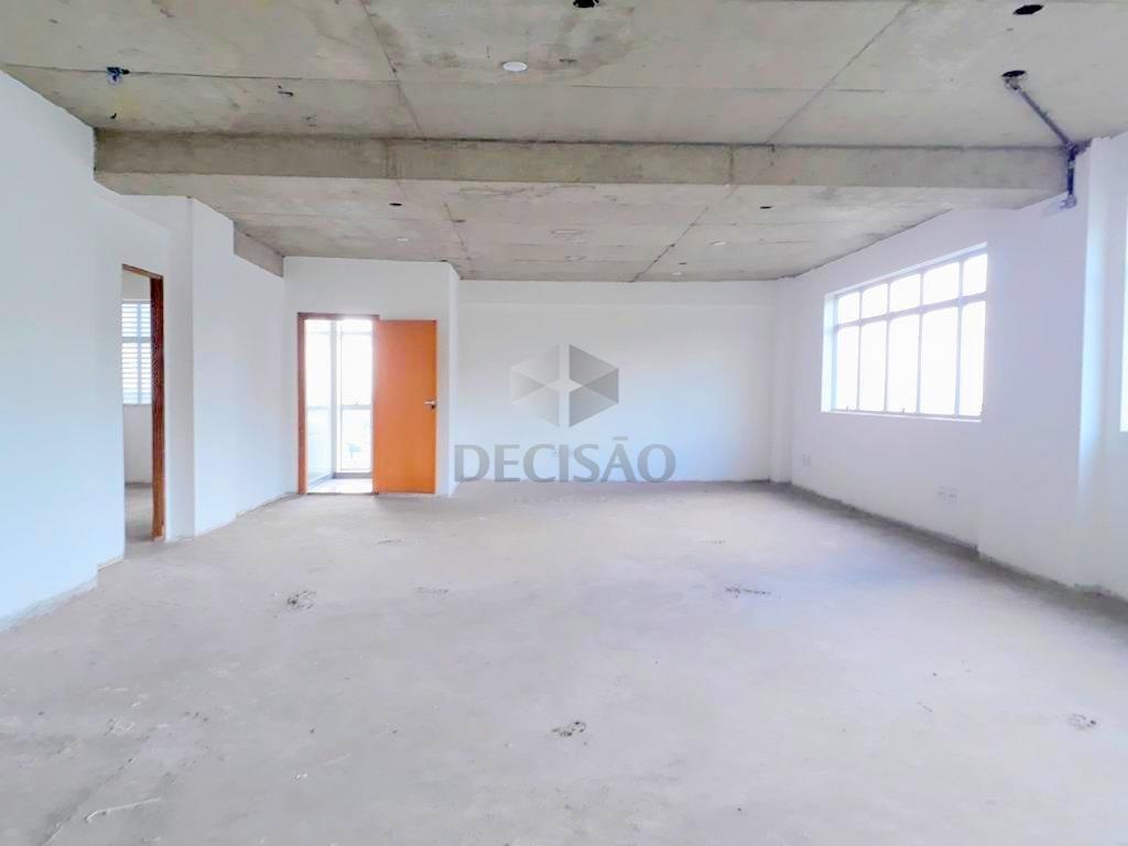 Andar corrido à venda no Estoril: 