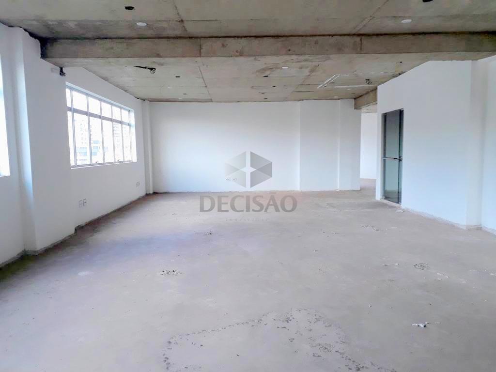 Andar corrido à venda no Estoril: 